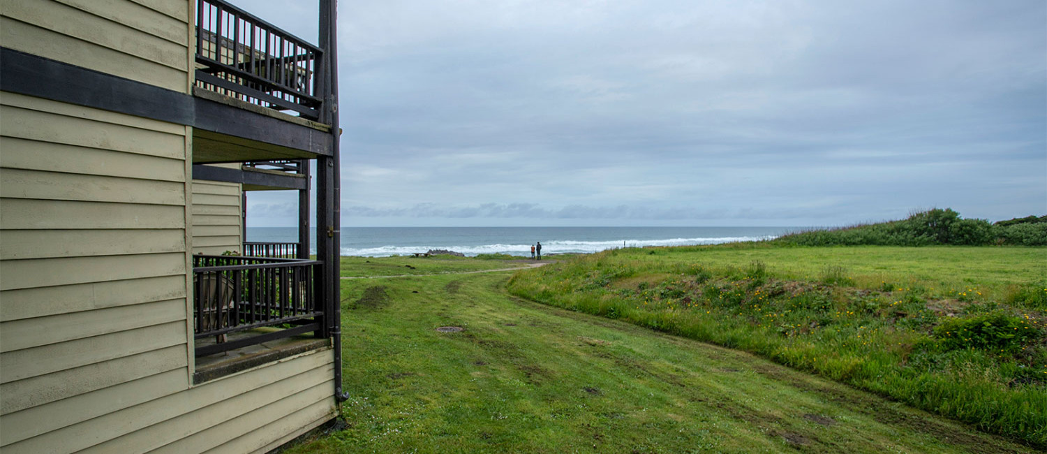 WHEN YOU’RE DONE EXPLORING YACHATS, ENJOY LUXURY COMFORT AT ADOBE RESORT