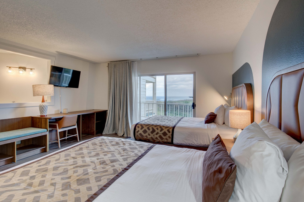 Two Queen Balcony Ocean View Pet Guestroom 22