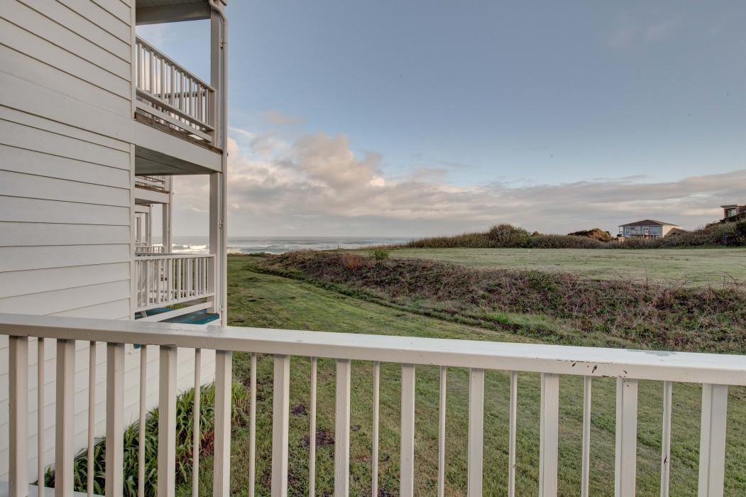 Two Queen Balcony Ocean View Pet