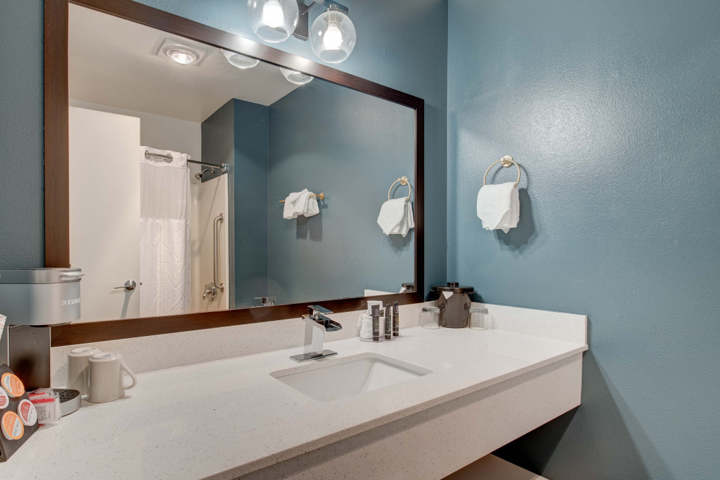 King Ocean View Bathroom 